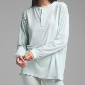 SKIMS Boyfriend Henley Long Sleeve in Frost Size Small